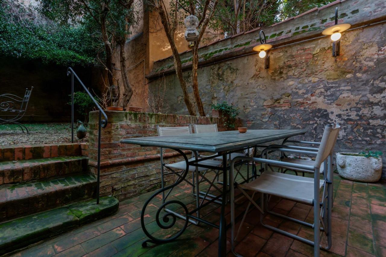 Suite Aldrovandi, With Private Garden Bologna Esterno foto