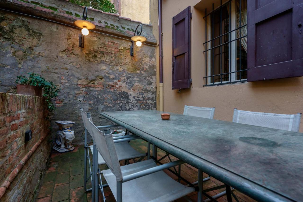 Suite Aldrovandi, With Private Garden Bologna Esterno foto