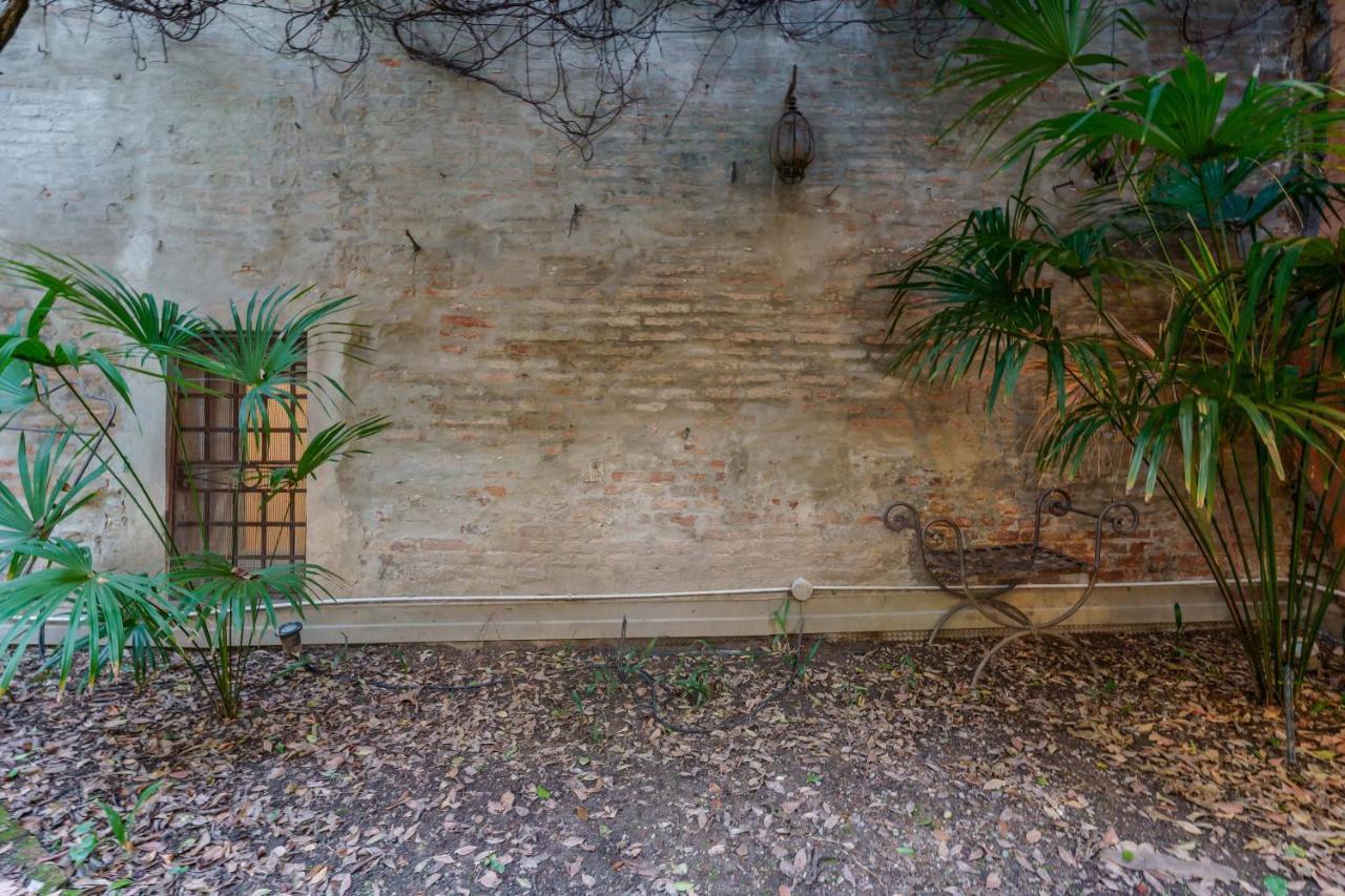 Suite Aldrovandi, With Private Garden Bologna Esterno foto